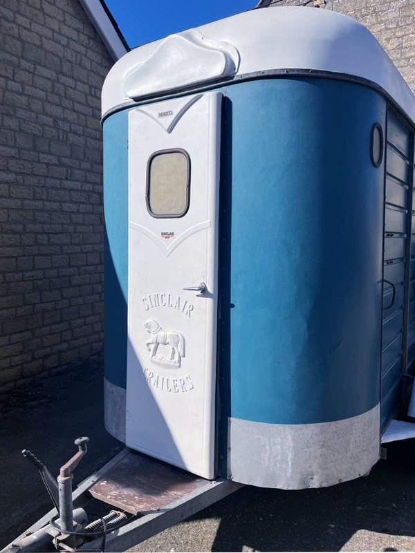 Double Sinclair Horse Trailer with front door