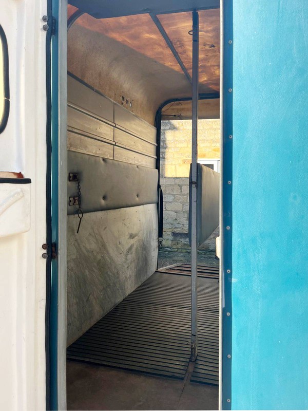 Grooms Door