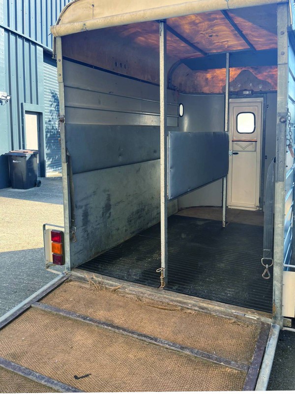 Two horse trailer for sale