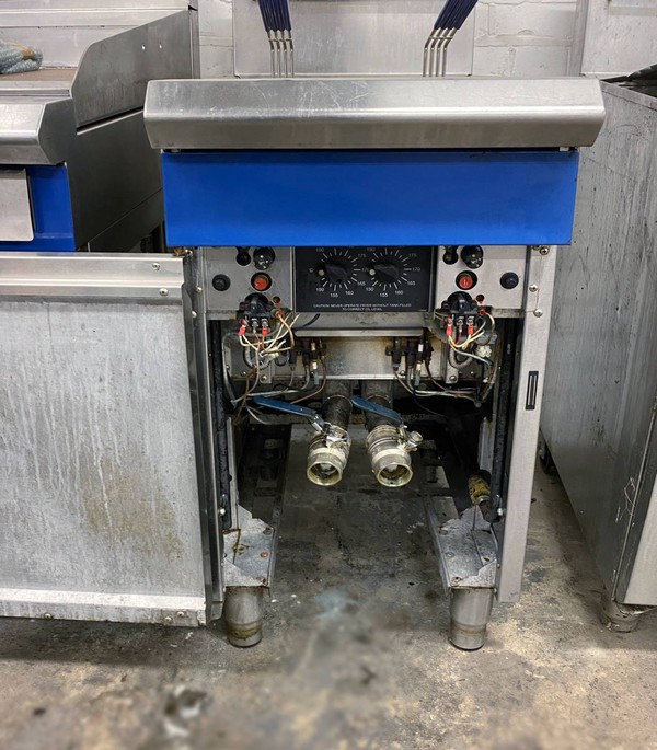 Second hand Blue Seal GT46 Twin Tank Gas Fryer