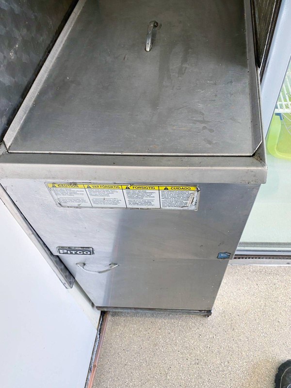 Burger trailer with stainless steel