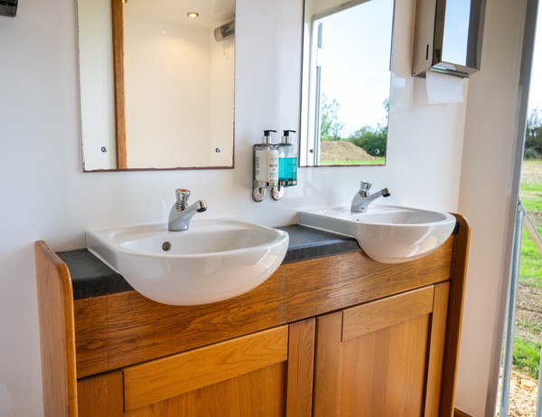 2+1 toilet unit basins