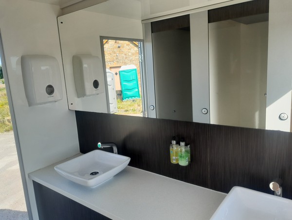 Secondhand 3 + 1 Toilet Trailer