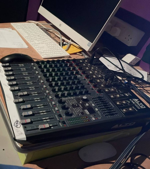 Alto professional live 1202 mixer