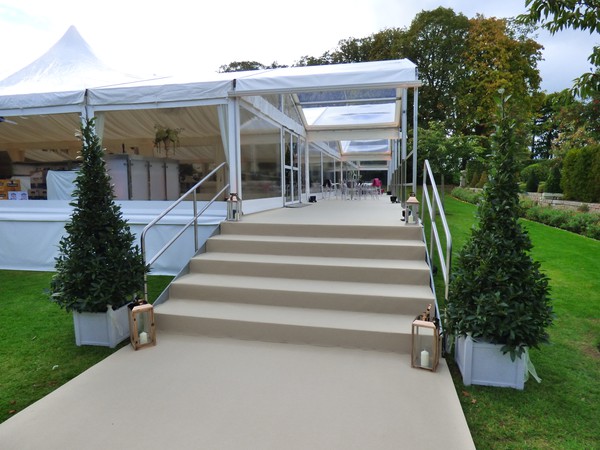 Marquee unit floor stairs