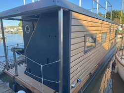 House boat with roof deck
