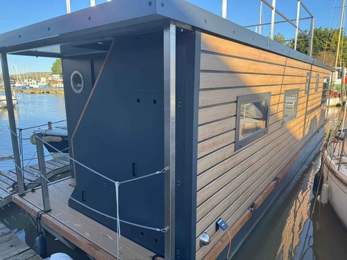 House boat with roof deck House boat with roof deck