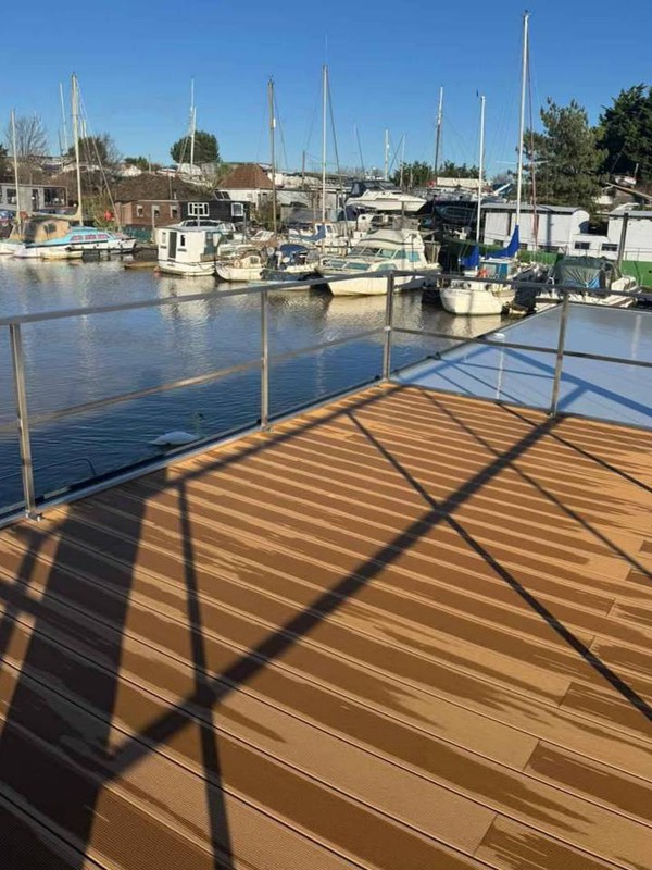 House boat / floating home View from the upper deck