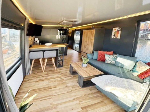 House boat Living area