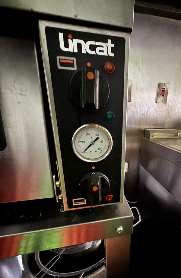 Secondhand Lincat Pizza Oven