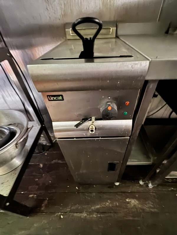 Used Lincat Table Top Fryer
