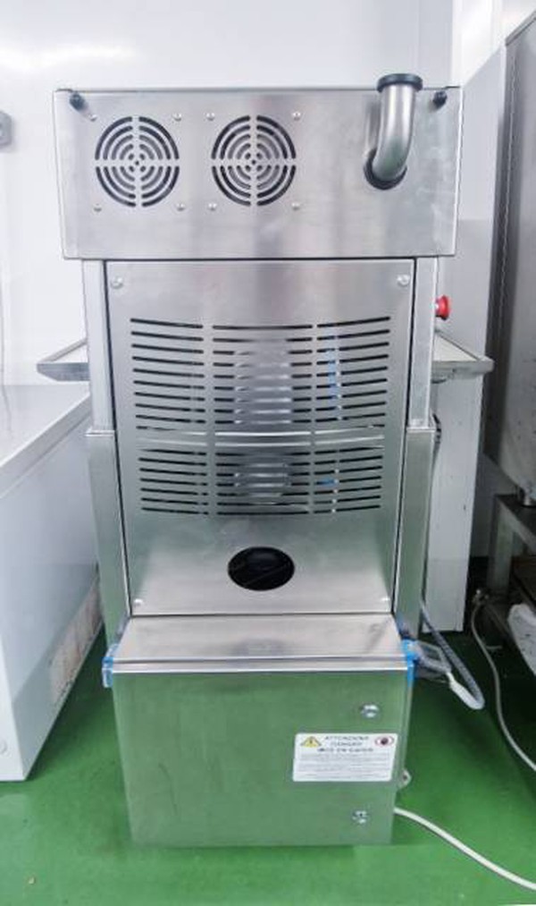 Commercial chocolate tempering machine