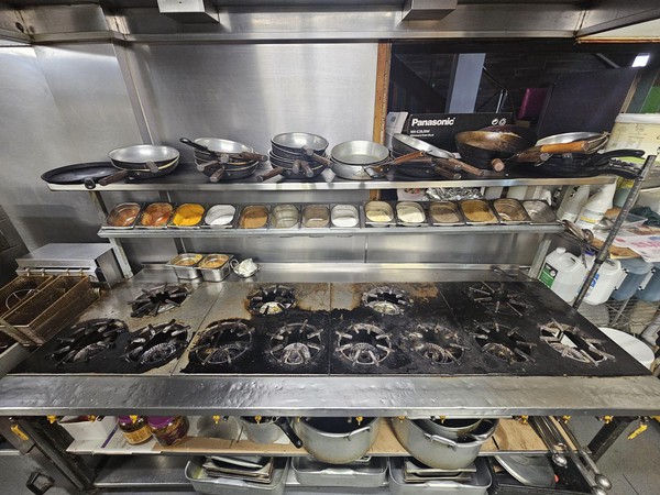 Secondhand 12 Burner Indian Cooker For Sale