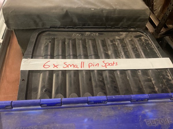 6x small pin spots