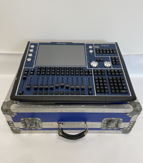 MagicQ MQ80 lighting desk