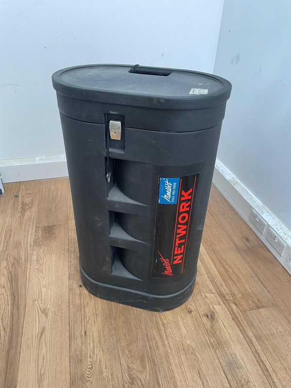 Storage / transport case / table on wheels