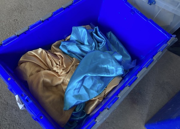 blue dressing