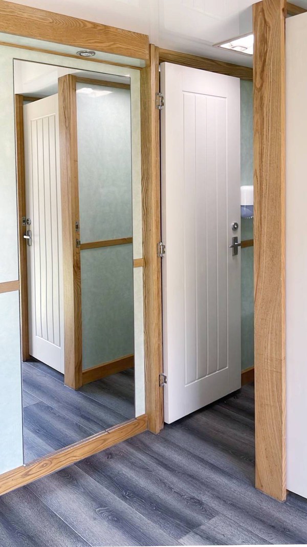 2 + 1 Luxury Toilet Unit - Fresh Flush