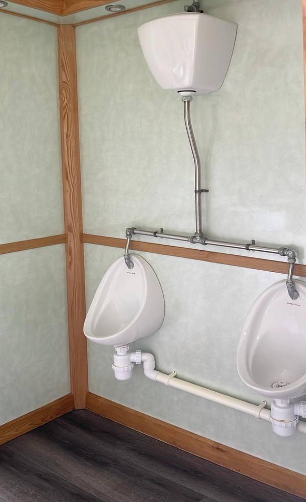 2+1 toilet trailer with urinals