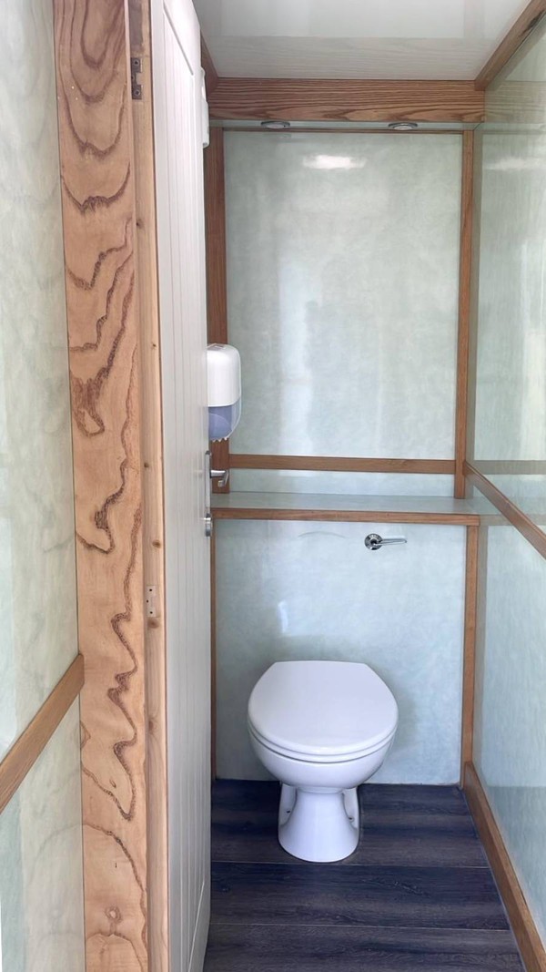 Second hand 2+1 toilet trailer