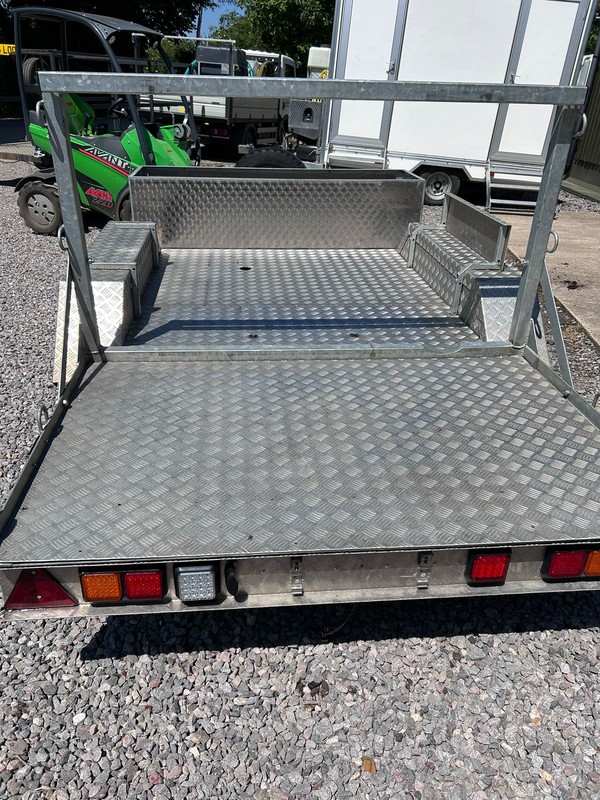 Toilet transport trailer