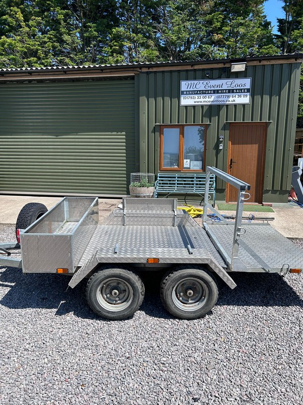 Vaccum tank transport trailer