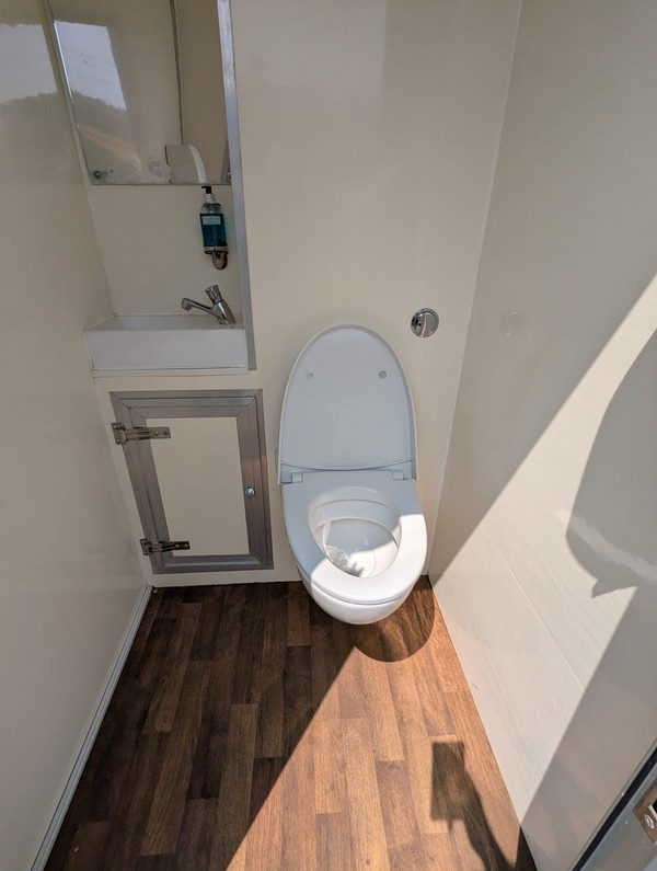 Secondhand Toilet Cabin