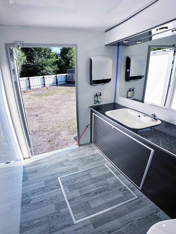 Secondhand Luxury Toilet Trailer