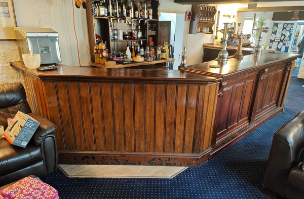 Free Standing Bar Unit