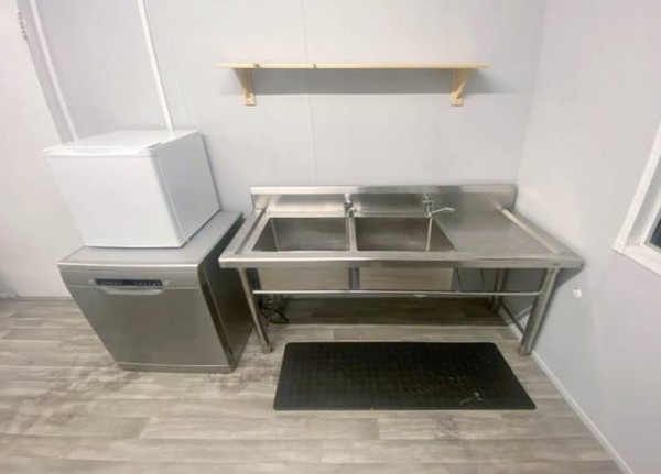 Stainless steel sink