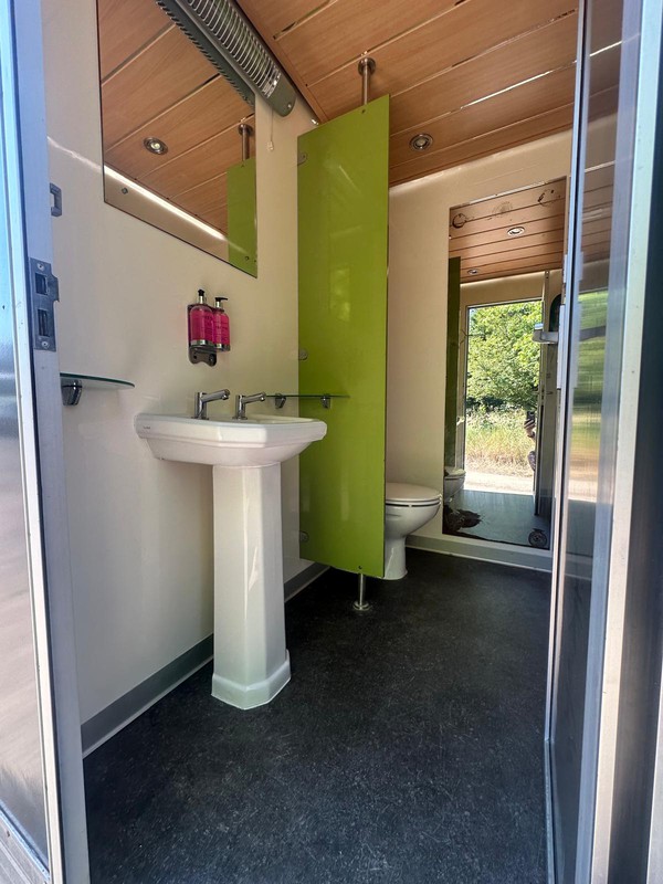1 plus 1 Toilet Trailer - Kent 4