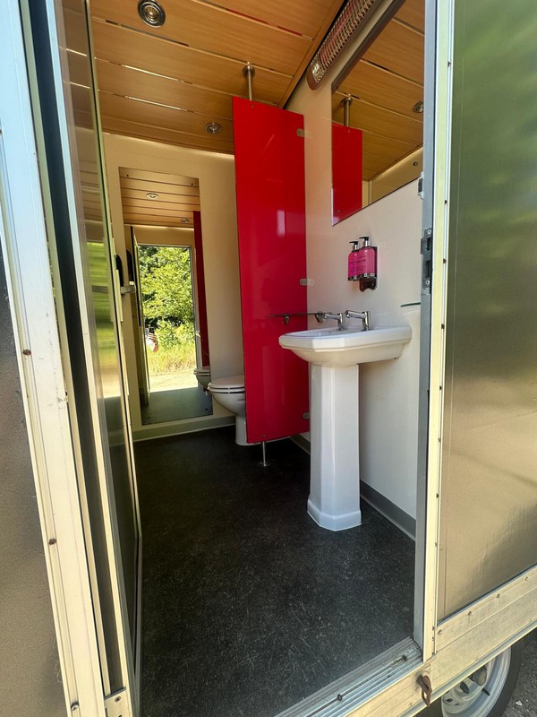 1 plus 1 Toilet Trailer - Kent 5