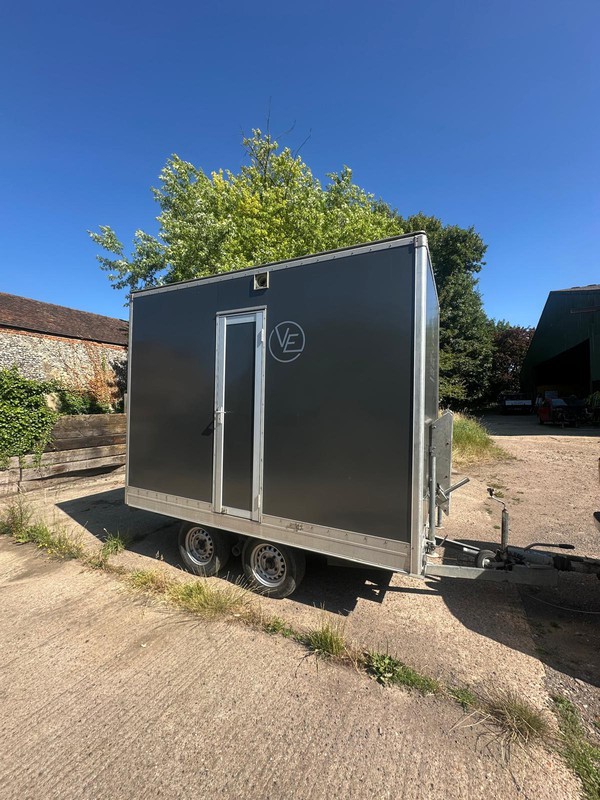 1 plus 1 Toilet Trailer - Kent 1