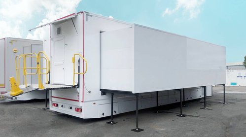 Clinic trailer with pods Clinic trailer with pods