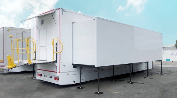 Clinic trailer with pods