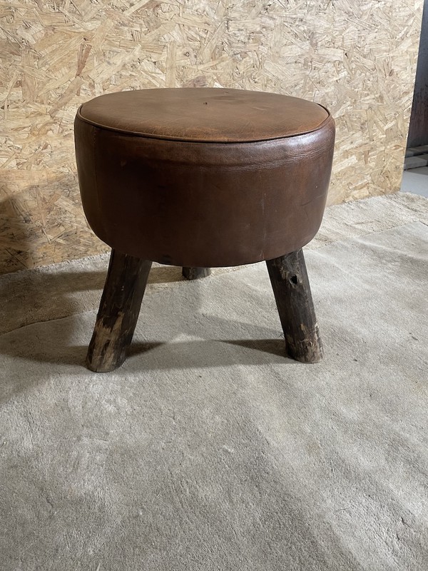 3 legged stool