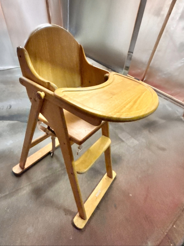 High Chairs with trau and Footrest