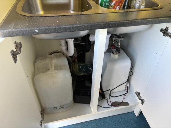 Catering trailer with running water