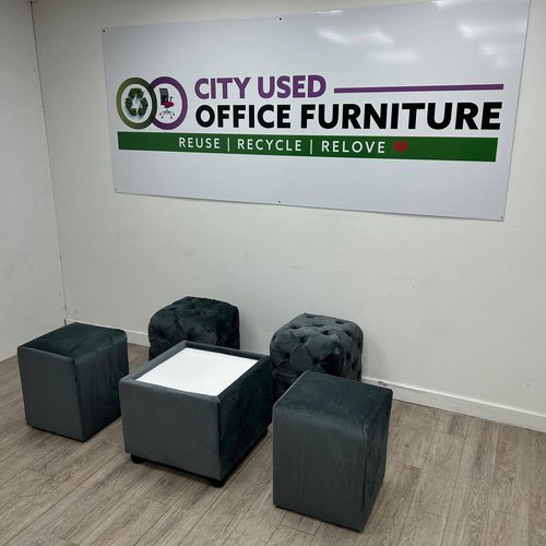 4x Low cube stool and coffee table 4x Low cube stool and coffee table