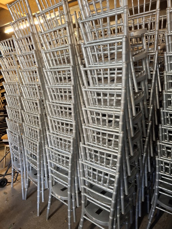 Silver Chiavari Chairs With Pads