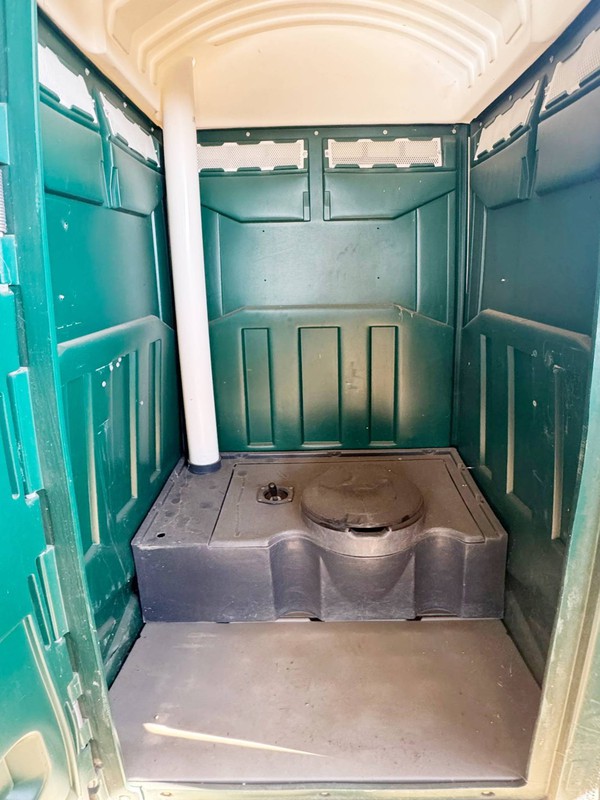 Used plastic toilets for sale