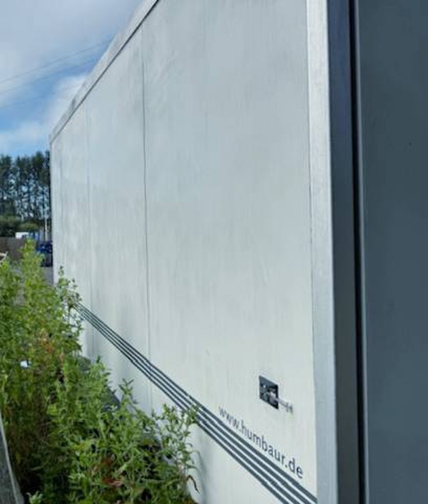 Humbaur trailer side