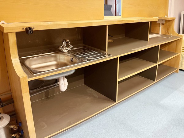 Free standing bar unit with sink