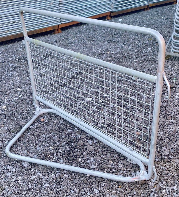 Free standing met police barrier