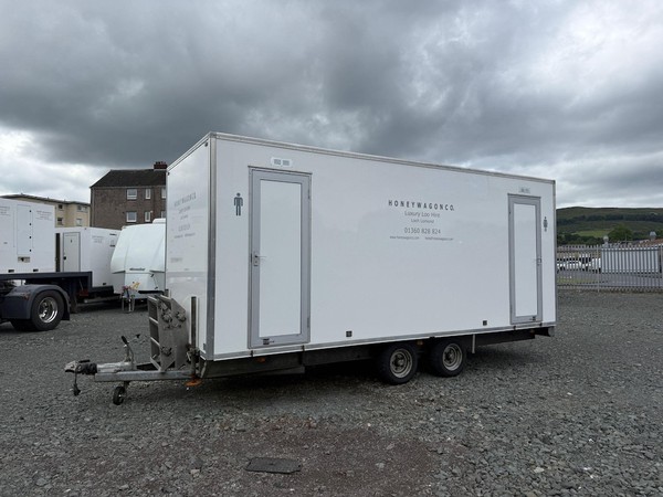 White Peagreen 3 + 1 Toilet Trailer