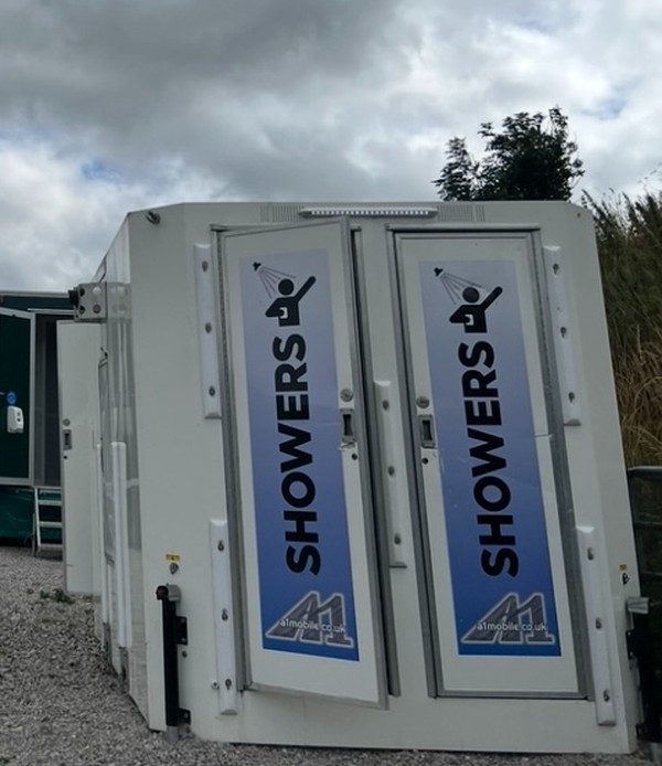 4 Bay Shower Block For Sale