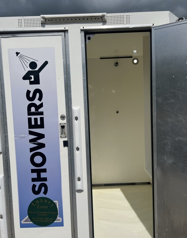 Used 4 Bay Shower Block