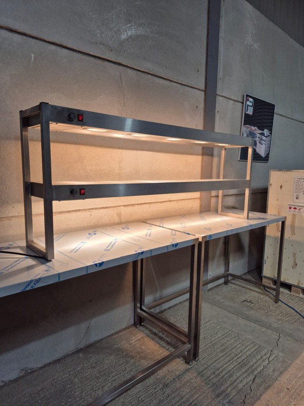 Heated gantry for takeaway