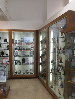 Shop Display Cases For Sale