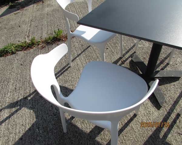 8x Dining Table And Chair Set